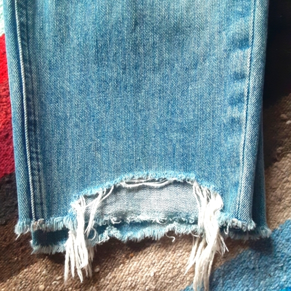 Distressed high rise jeans size 6 - Picture 7 of 8